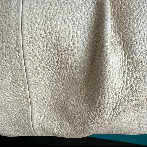 Maxx New York Cream Shoulder Bag - Picture 3 of 13